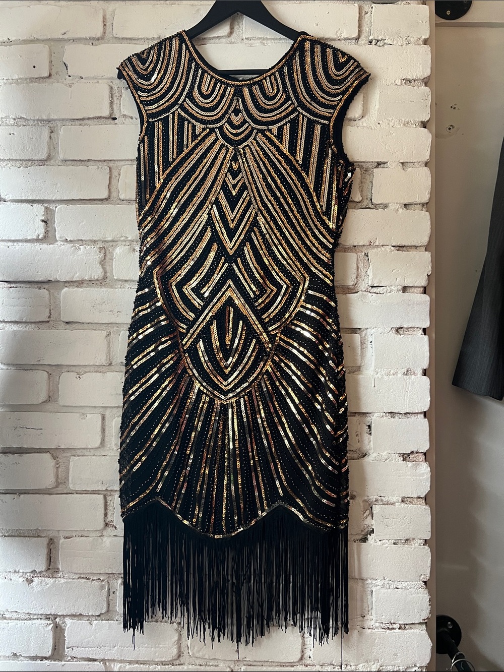 Black & Gold Sequined Fringe Sheath Dress crew neck cap sleeve scallop hem party